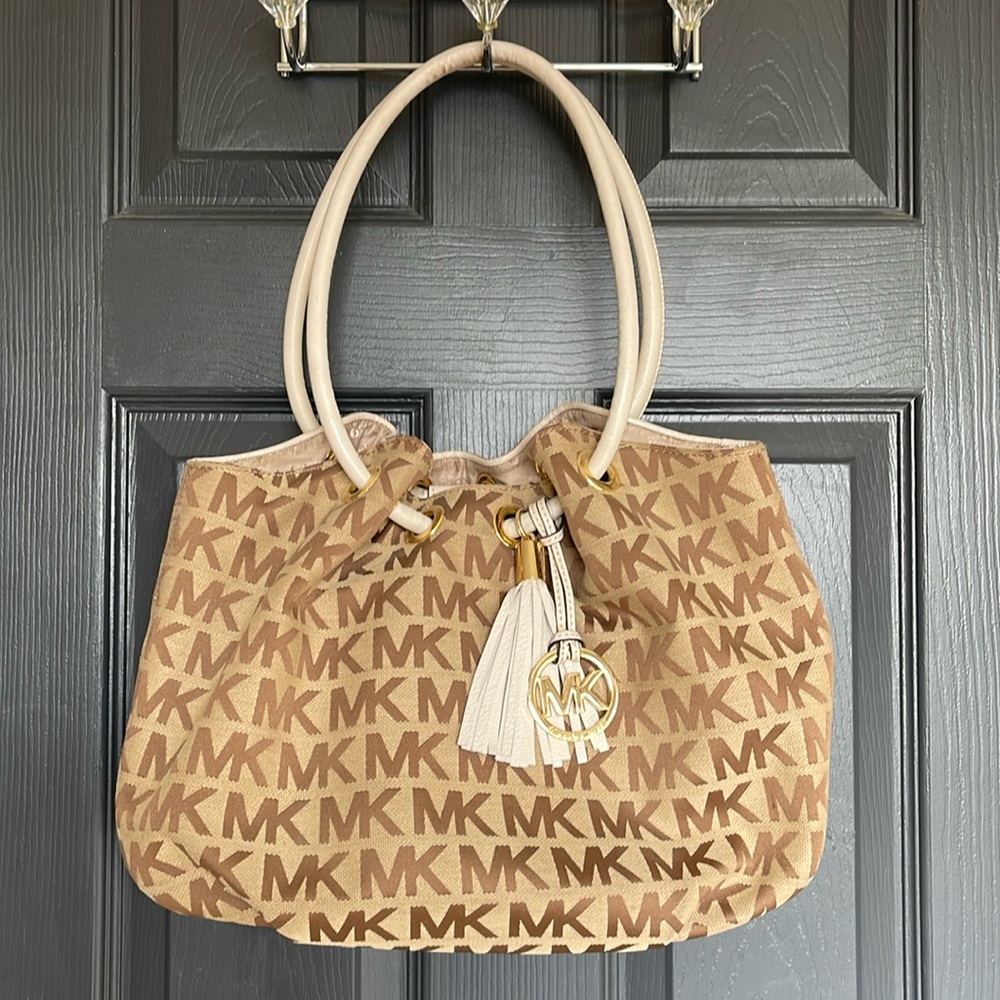 Michael Kors Lg Classic Canvas Logo Ring Tote.